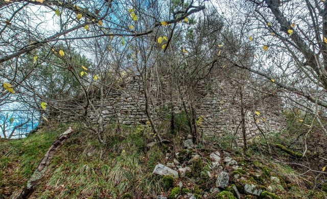Paretin Castle