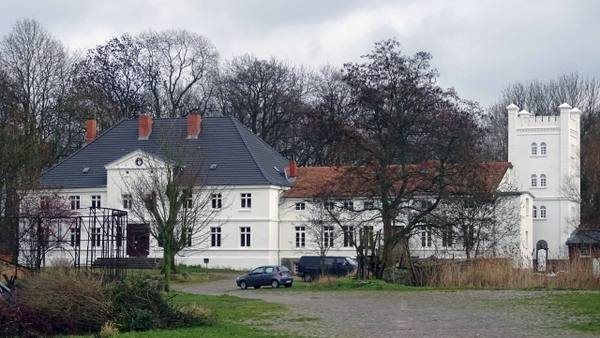 Bröllin Manor