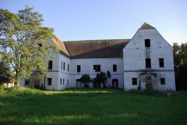 Banloc Castle