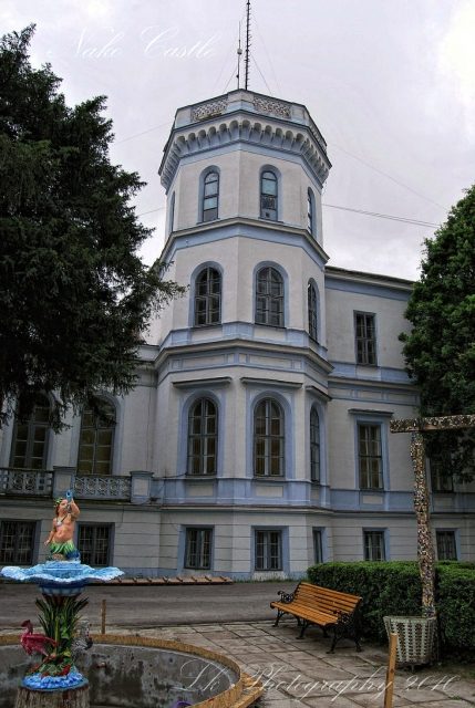 Nakó Castle