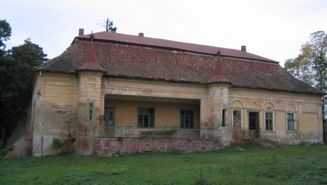 Petala Manor