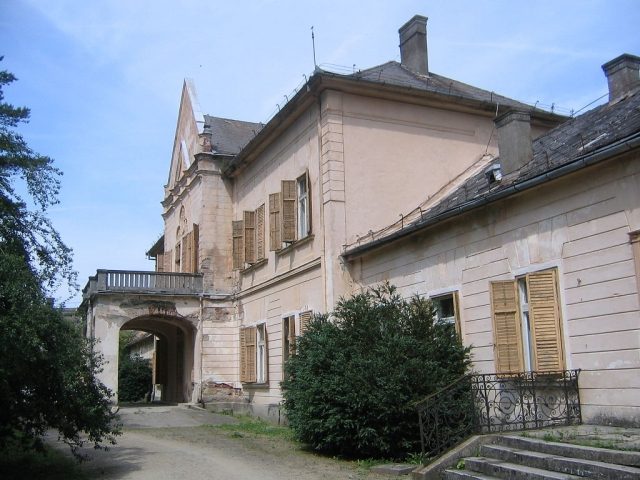 Mocioni Castle