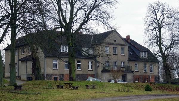 Pomellen Manor