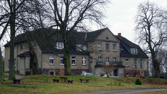 Pomellen Manor