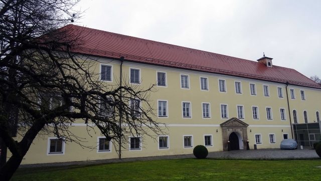Niederhatzkofen Castle