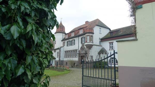 Schachten Manor