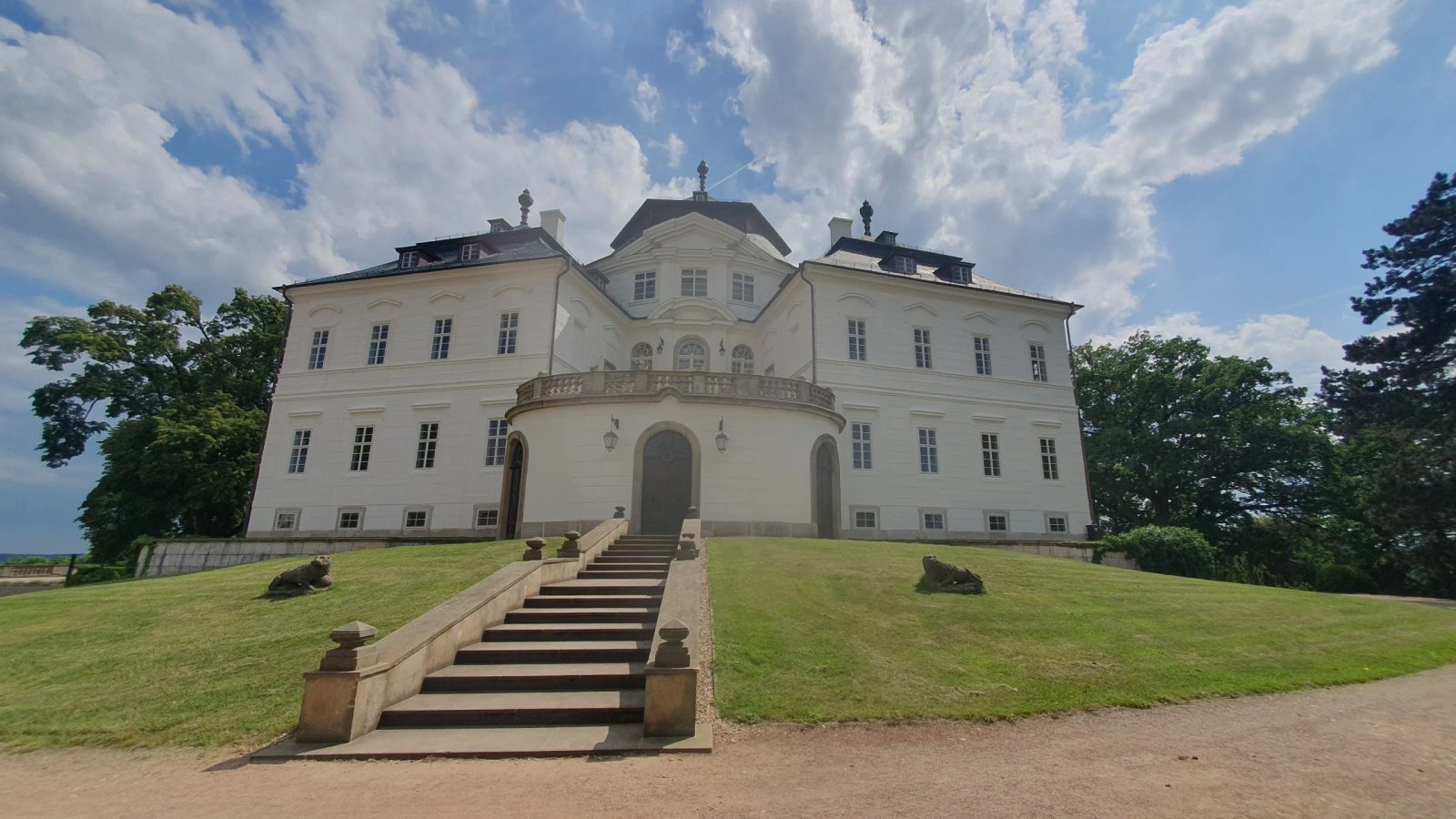Karlova Koruna Castle