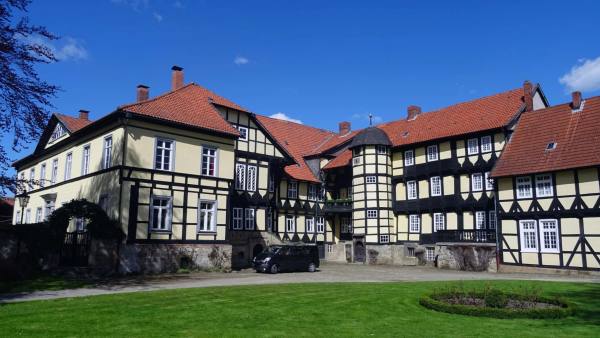 Alt-Wallmoden Manor