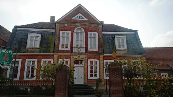 Russel Manor