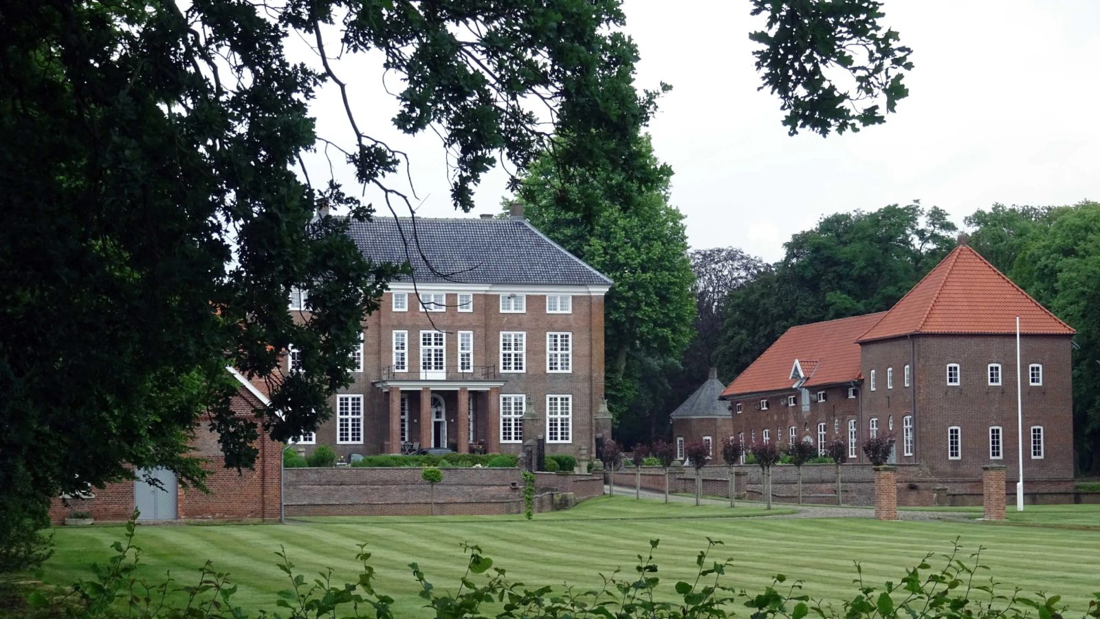 Loxten Manor