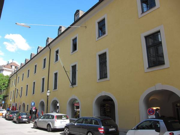 Westteil des ehem. Theatinerklosters