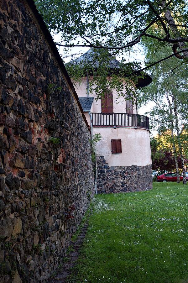 Sachgesamtheit Stadtbefestigung: Pulverturm mit Stadtmauerrest an der Nicolaistraße sowie Reste der Stadtmauer in den Grundstücken Dr.-Friedrichs-Ringe 6, 8, 14 und Katharinenstr. 44 Nicolaistraße -