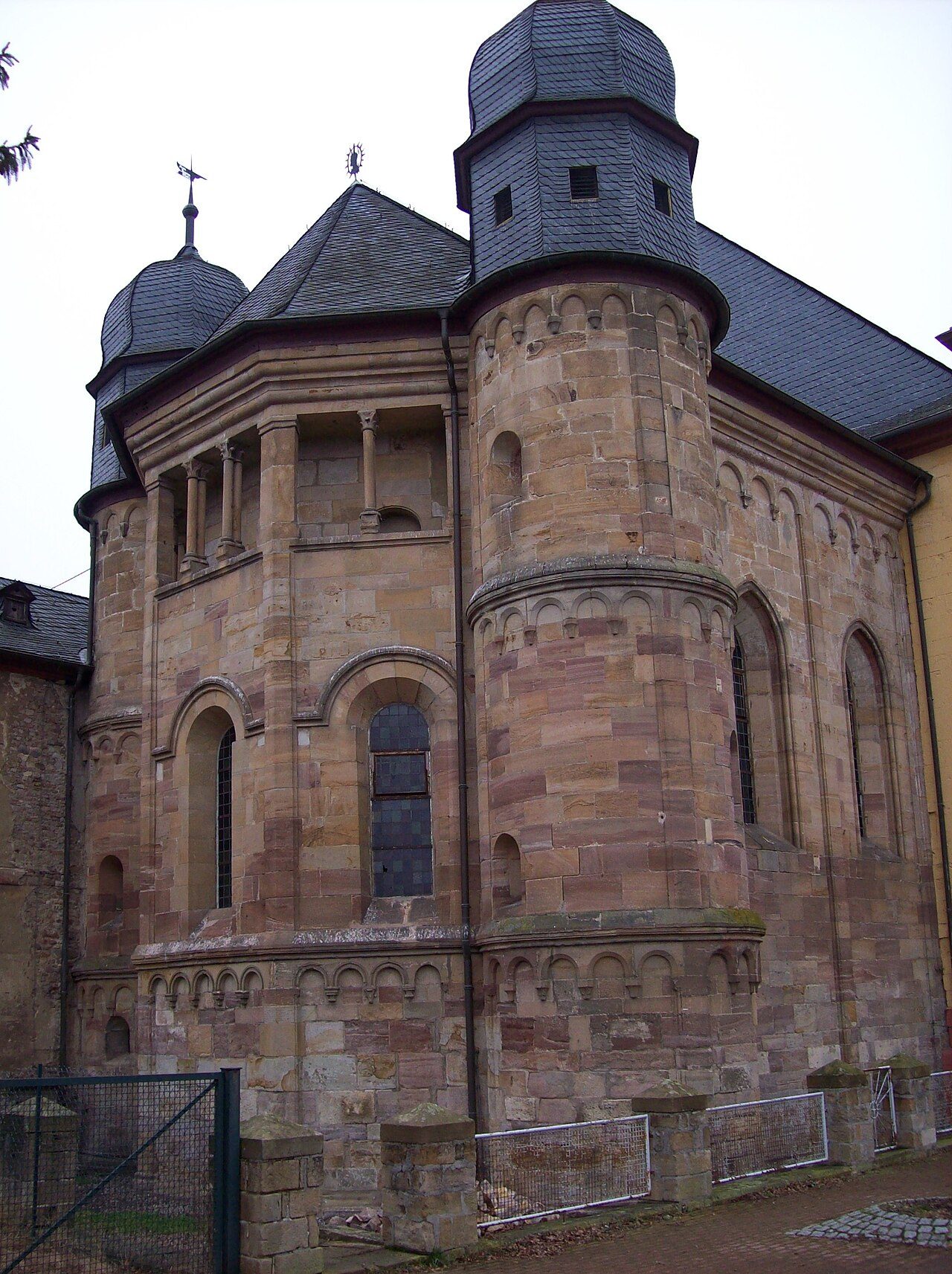 Augustinerchorherrenstift Pfaffen-Schwabenheim (zunächst Benediktinerinnen, kurzfristig Jesuiten)