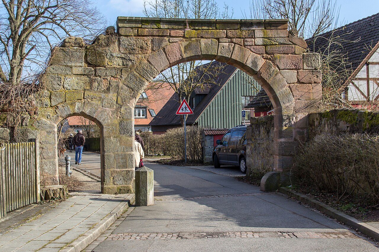 Ehemalige Klostermauern des ehemaligen Augustinerinnenklosters Pillenreuth