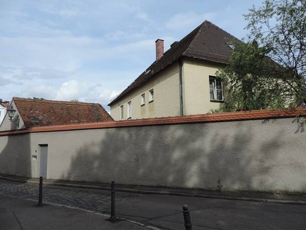 Fragment des ehemaligen Klostergartens des Instituts der Englischen Fräulein, Gartenpavillon, sogenanntes Steinernes Haus