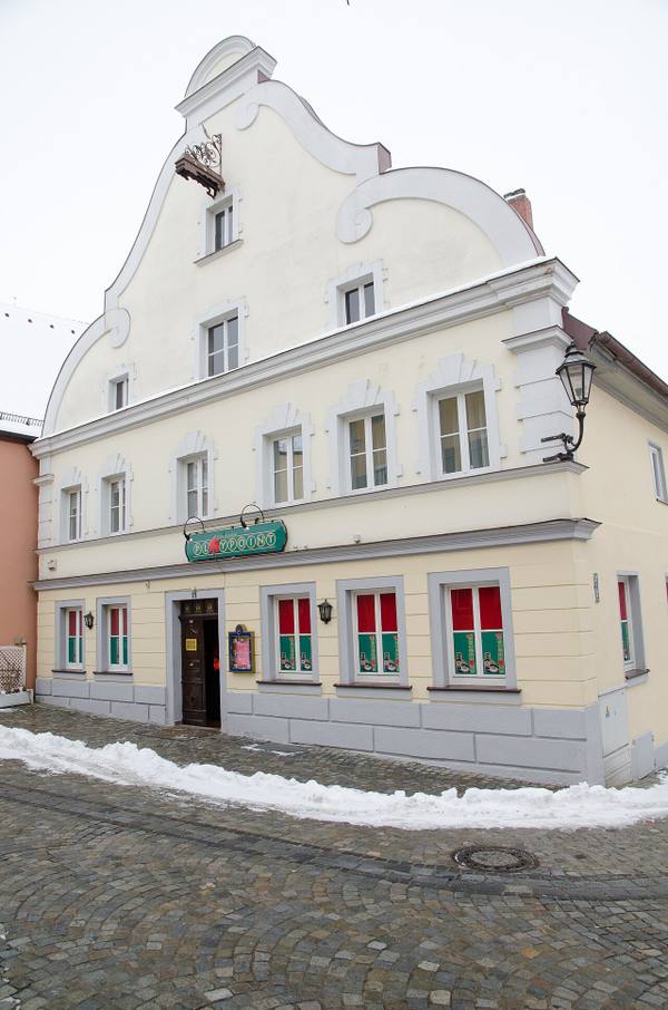 Kirchplatz 11