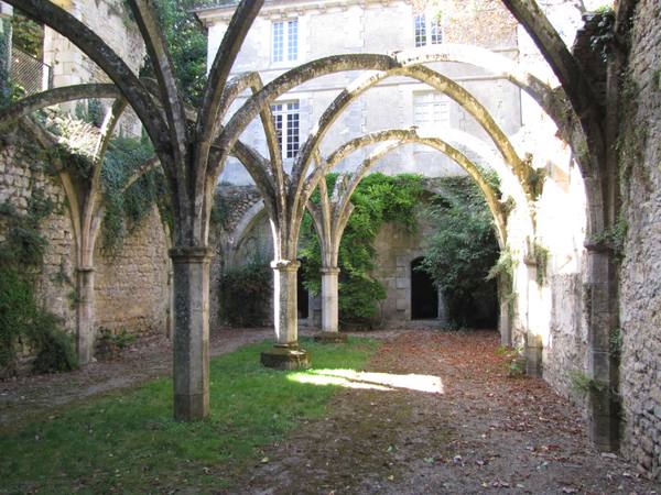 Abbaye royale de Saint-Michel-en-l'Herm