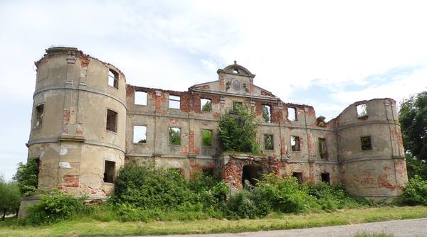 Czernina Castle