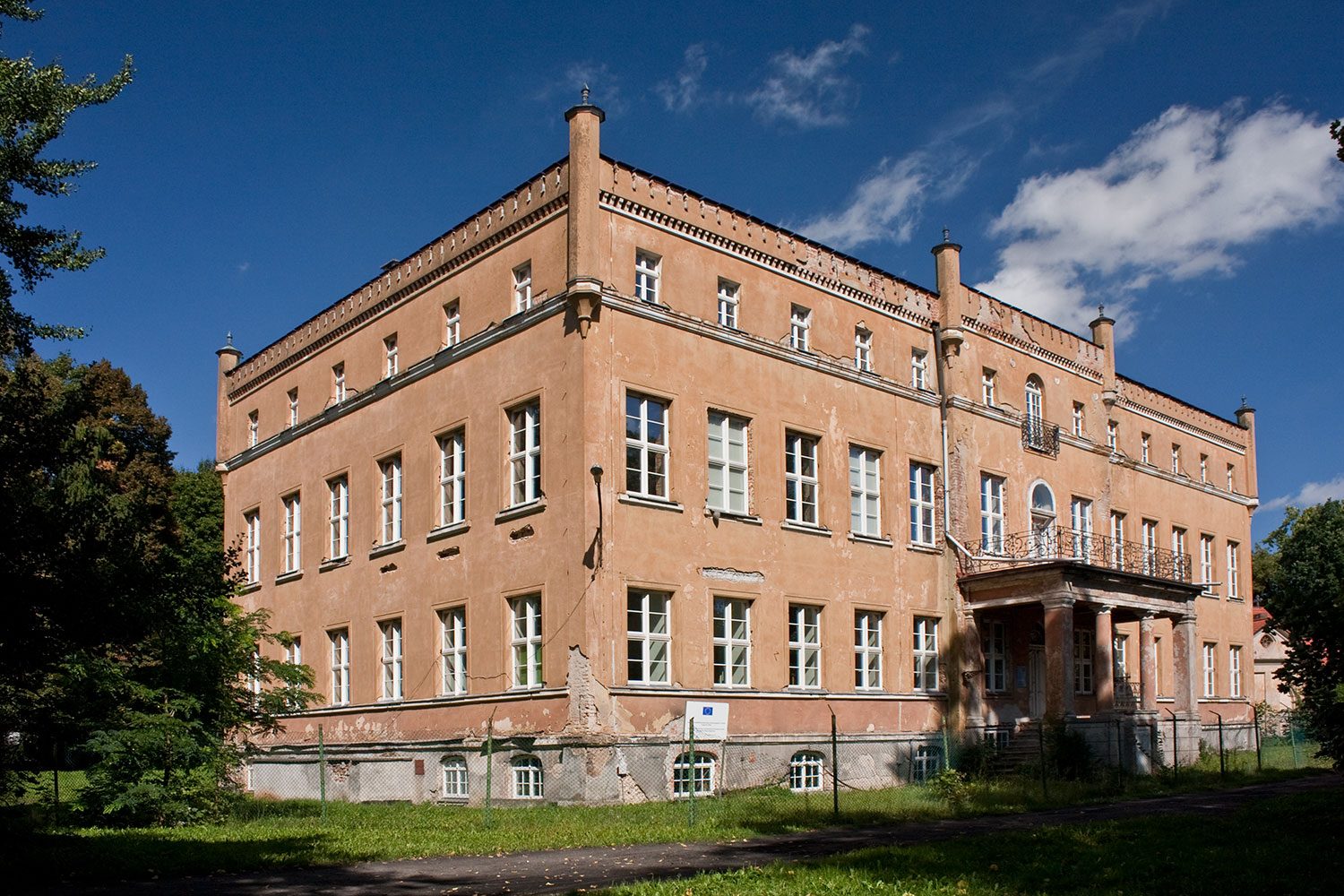 Dąbroszyn Palace