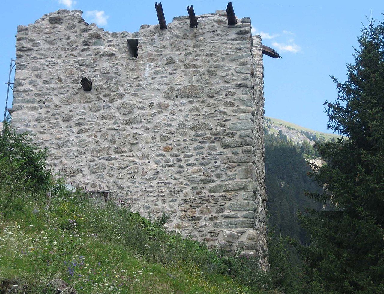 La Tur Castle (Ruin) (Zillis-Reischen)