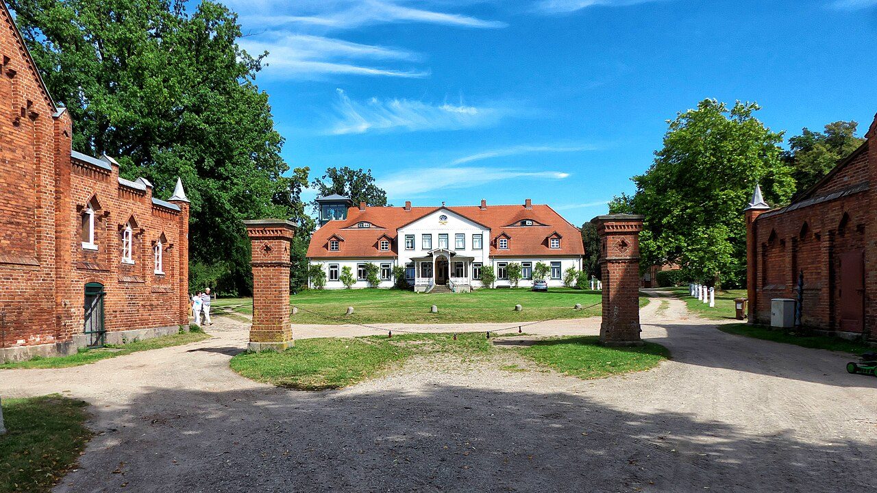 Groß Zecher Manor