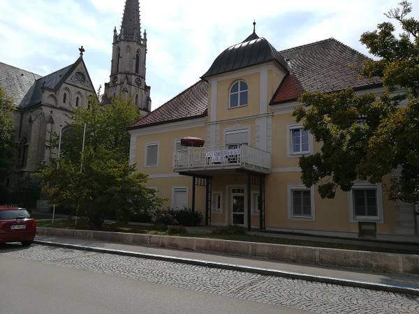 Hall Castle